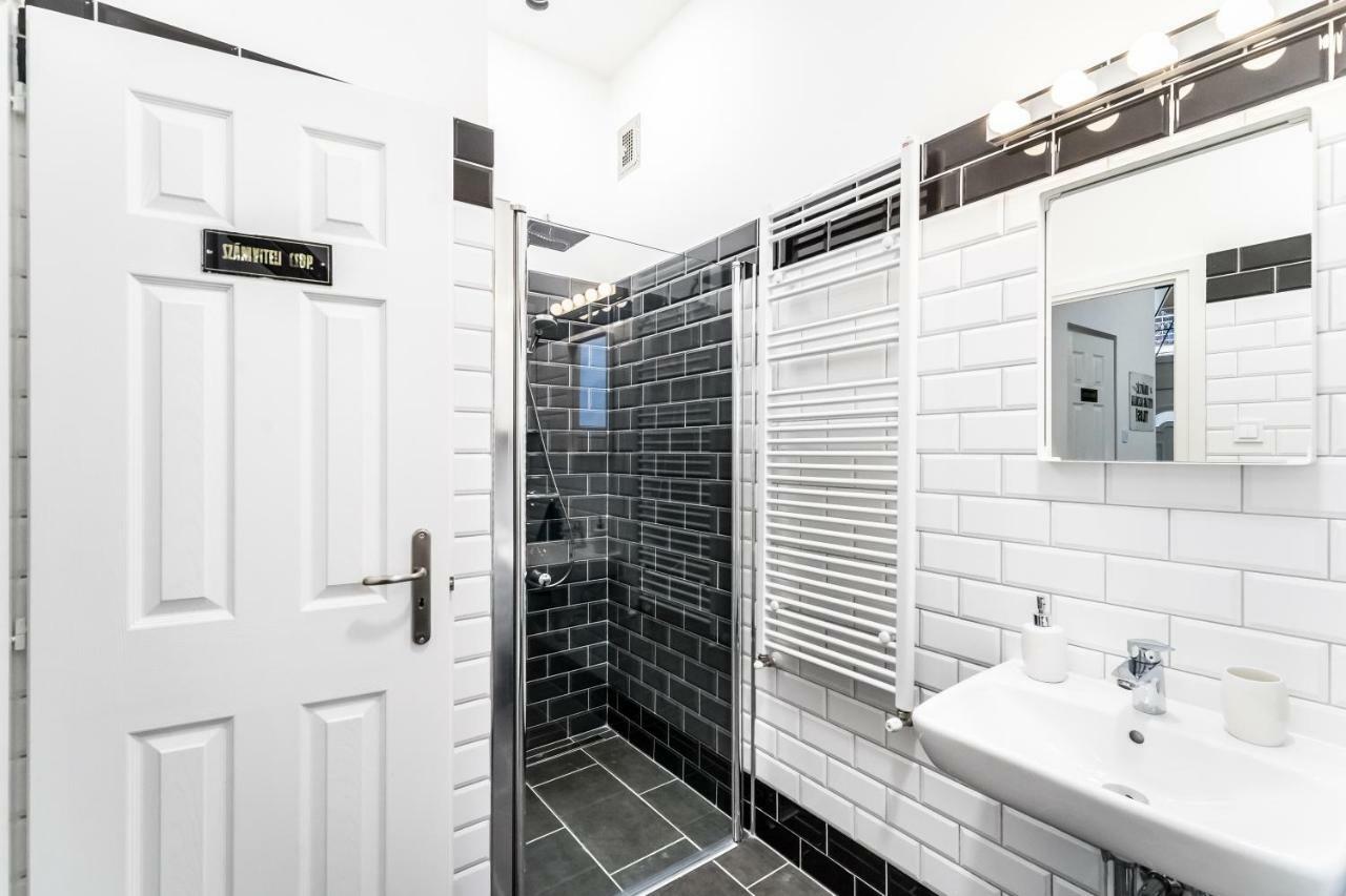 Bpr Colorlib Art Apartment Budapest Luaran gambar
