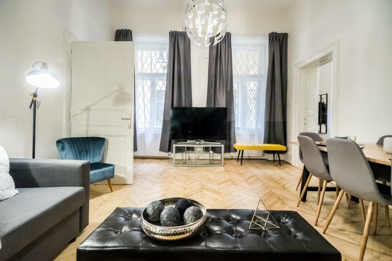 Bpr Colorlib Art Apartment Budapest Luaran gambar