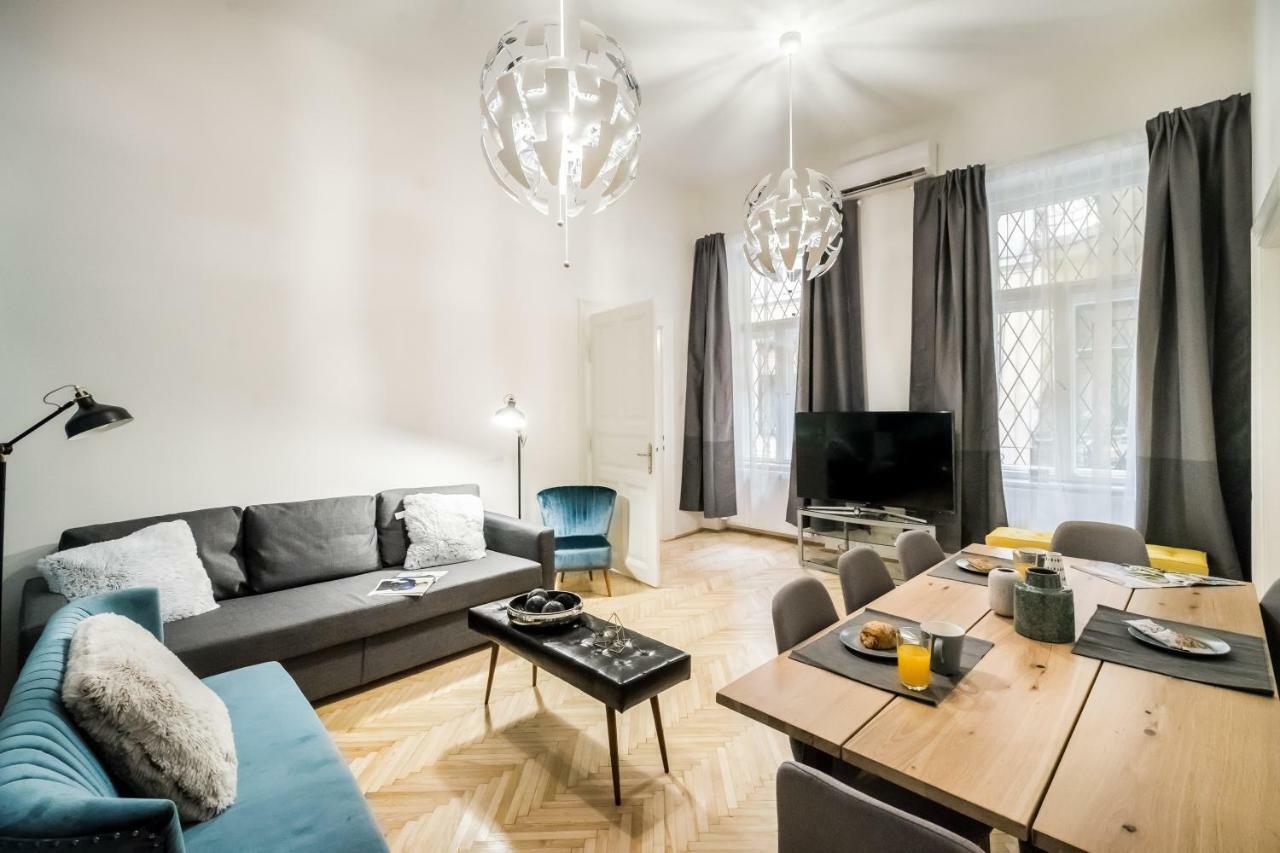 Bpr Colorlib Art Apartment Budapest Luaran gambar