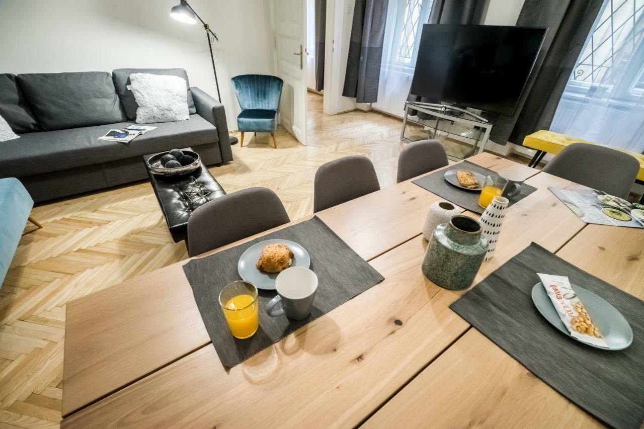 Bpr Colorlib Art Apartment Budapest Luaran gambar
