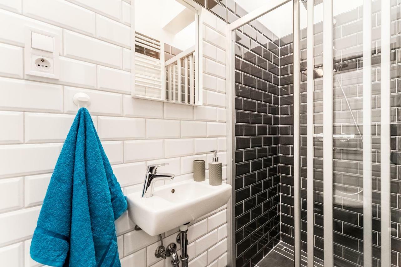 Bpr Colorlib Art Apartment Budapest Luaran gambar