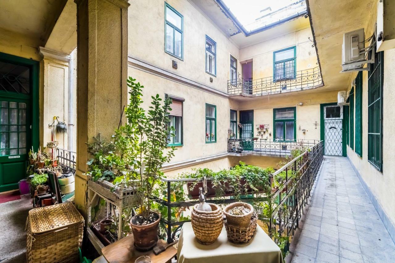 Bpr Colorlib Art Apartment Budapest Luaran gambar