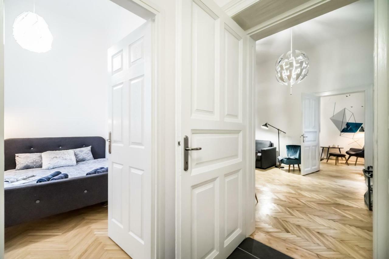 Bpr Colorlib Art Apartment Budapest Luaran gambar