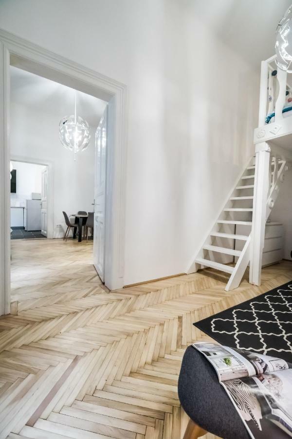 Bpr Colorlib Art Apartment Budapest Luaran gambar